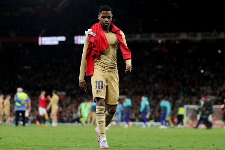 Ansu Fati lesiona joelho em treino do Barcelona