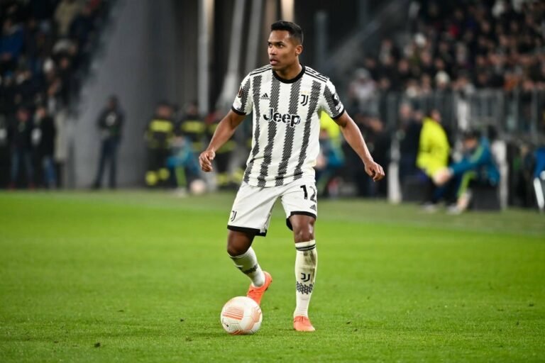 Santos tentou contratar Alex Sandro, da Juventus, em janeiro