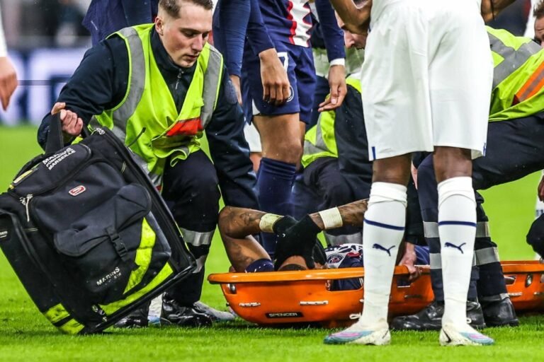 Kimpembe, do PSG, está fora da temporada