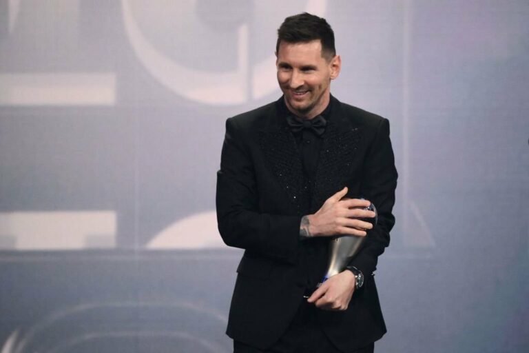 Messi é eleito o melhor jogador do mundo pela FIFA e se torna o maior vencedor do The Best