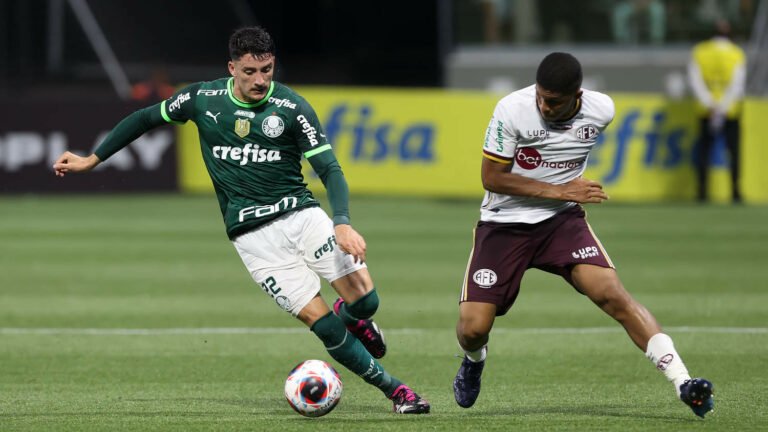 Palmeiras mostra força e retoma liderança do Paulistão