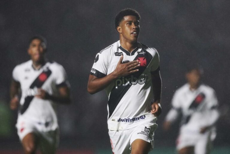 Vasco resolve pendência e acerta contratação de Andrey Santos por empréstimo