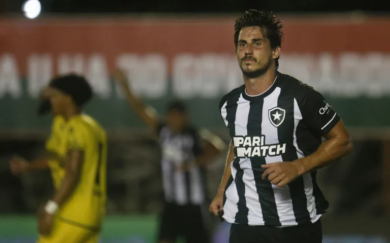 Gabriel Pires recebe sondagens de clubes estrangeiros, mas prioriza permanência no Botafogo