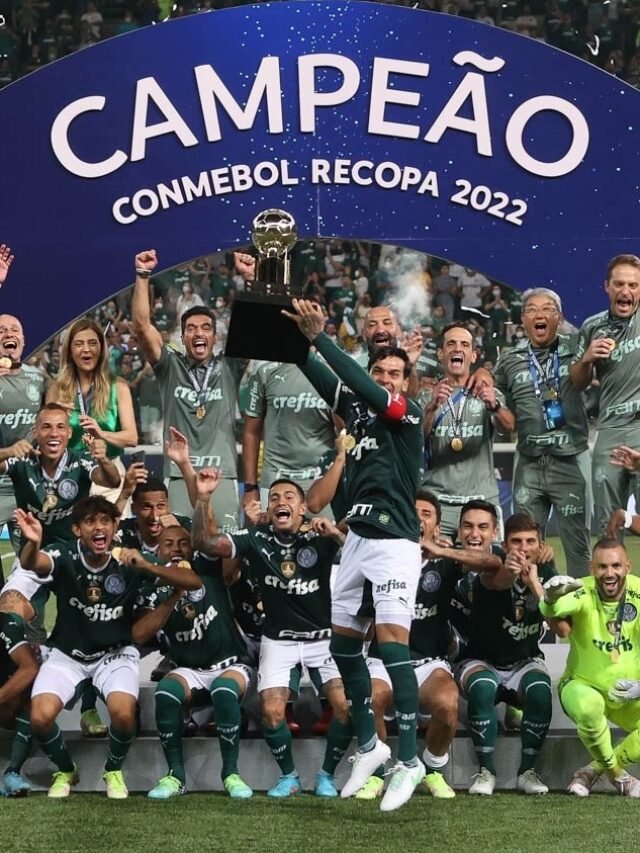 zagueiro-e-capitao-gustavo-gomez-levanta-a-taca-apos-o-palmeiras-conquistar-o-titulo-da-recopa-sul-americana-1646281479898_v2_4x3