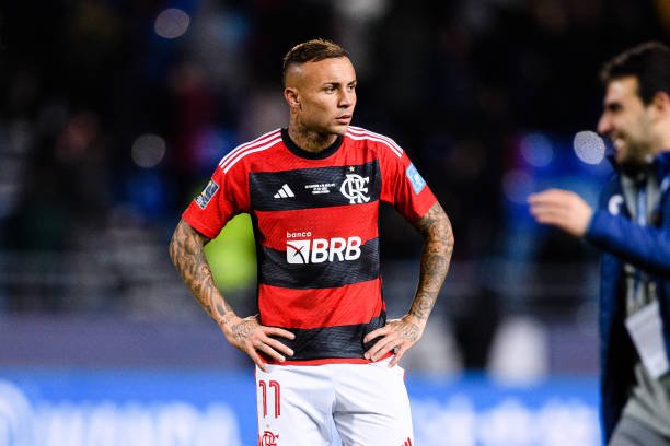 Vítor Pereira estuda formação com cinco atacantes no Flamengo