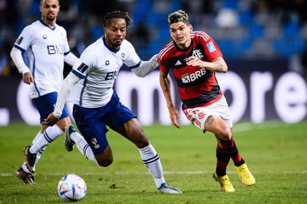 Ayrton Lucas entra na mira de carrasco do Flamengo no Mundial