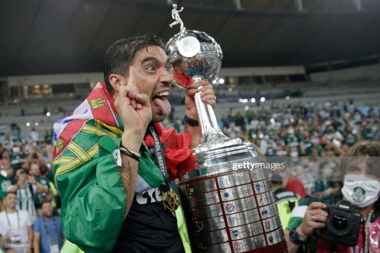 Abel Ferreira vai entrar na lista de técnicos que mais disputaram Libertadores pelo Palmeiras