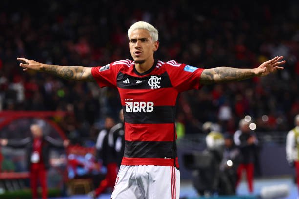 Alvos de especulações, Pedro segue focado no Flamengo, que descarta venda