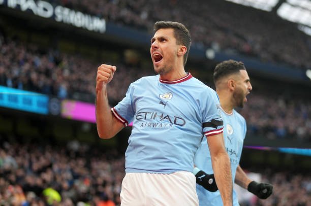 Barcelona quer volante do Manchester City para substituir Busquets