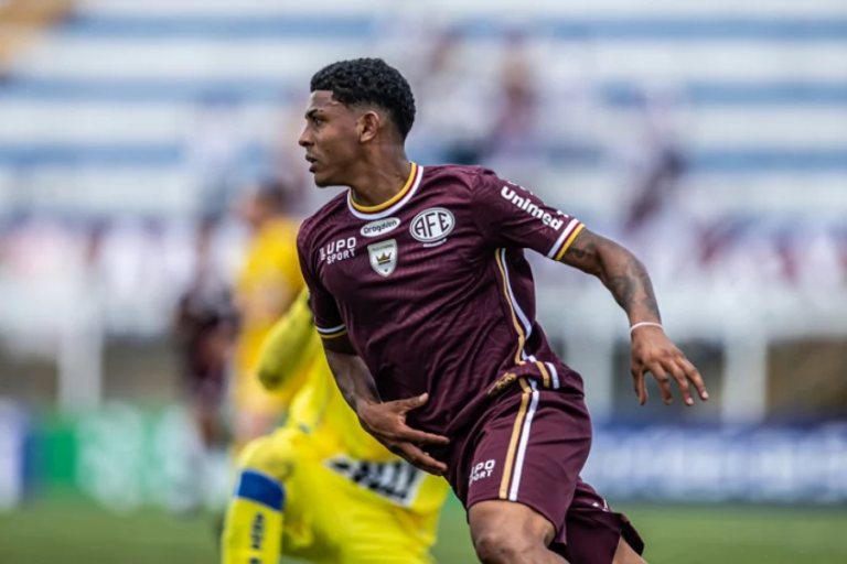 “Eu tenho alergia ao manto”, diz John Kennedy sobre jogar no Flamengo