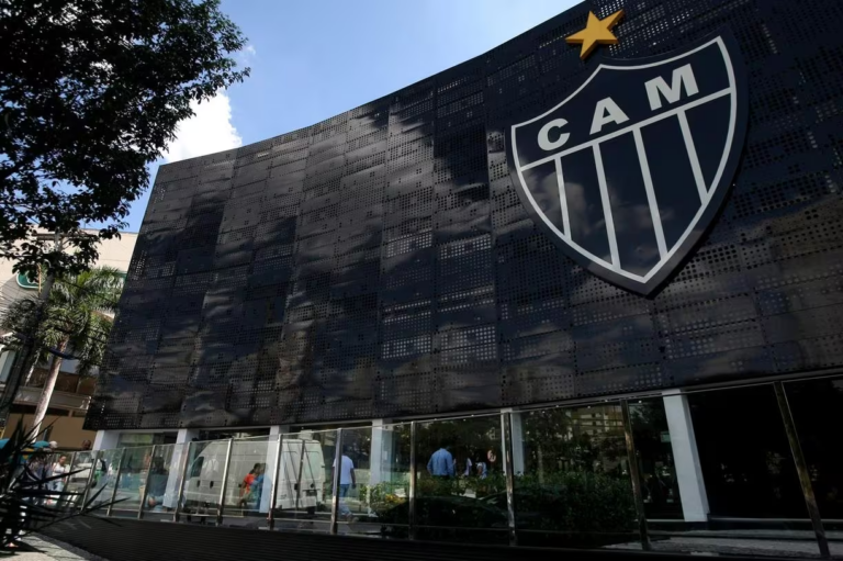 Justiça dá prazo de 15 dias para Atlético-MG pagar dívida com empresário