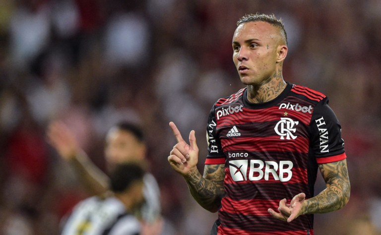 John Textor pode pagar fortuna para ter Everton Cebolinha no Botafogo