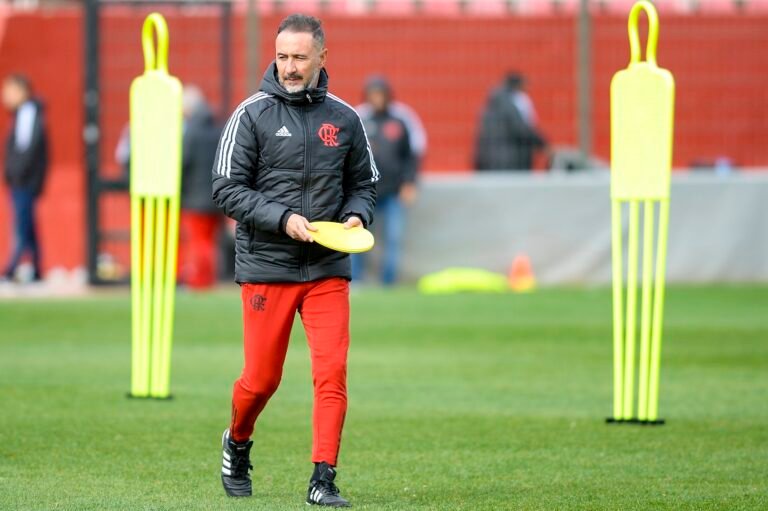 Vitor Pereira recebe sondagem de clubes inglês; técnico pode sair do Flamengo