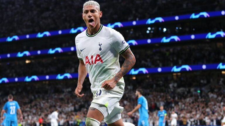 Real Madrid estuda contratação de Richarlison e Vlahovic para substituir Benzema