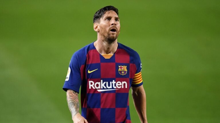 Barcelona prepara partida de despedida para Messi enquanto negocia retorno