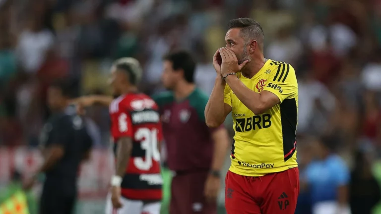 Julgamento de Vítor Pereira é retirado da pauta após pedido do Flamengo