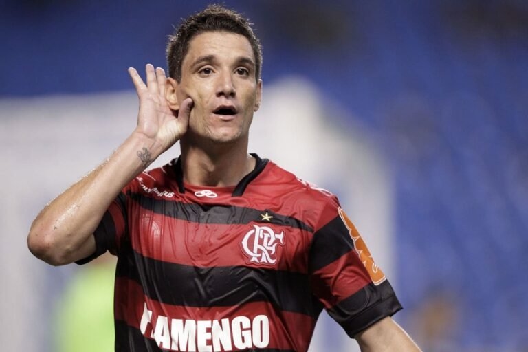 Thiago Neves cobra dívida milionária do Flamengo