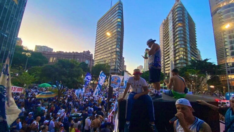 Torcidas organizadas do Cruzeiro protestam pela volta do clube ao Mineirão