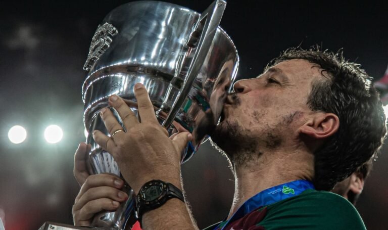 Presidente do Fluminense descarta liberação de Fernando Diniz para Seleção