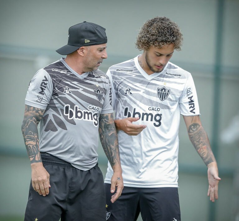 Guga relembra Brasileirão 2020, culpa estratégia de Sampaoli por título perdido e fala de sua importância nos títulos de 2021