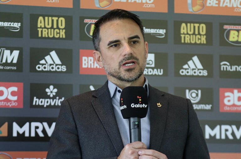 Rodrigo Caetano comenta atraso no pagamento aos jogadores do Atlético