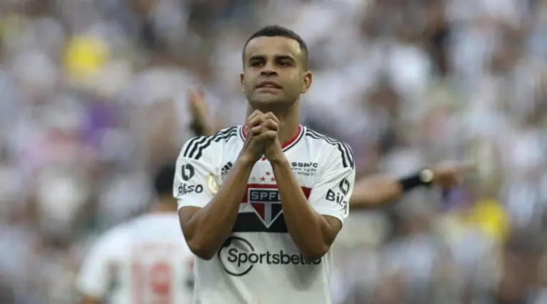 São Paulo coloca jogador ex-Cruzeiro e Grêmio como negociável