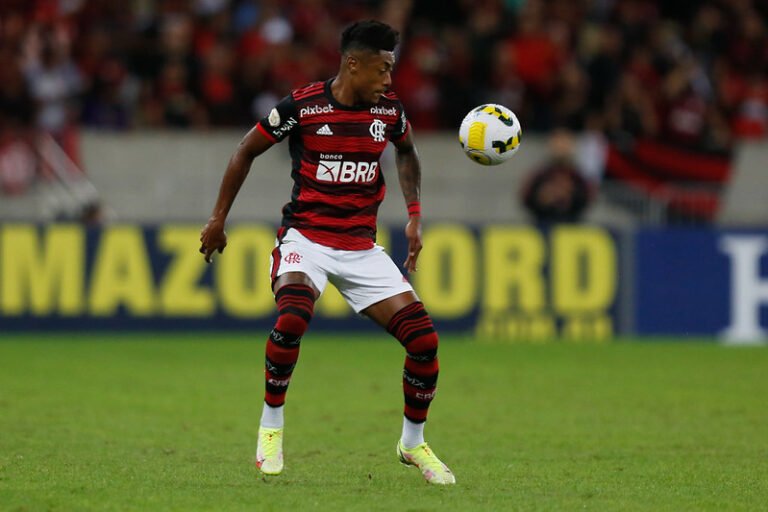 Flamengo inicia contatos com empresários para renovar contrato de Bruno Henrique