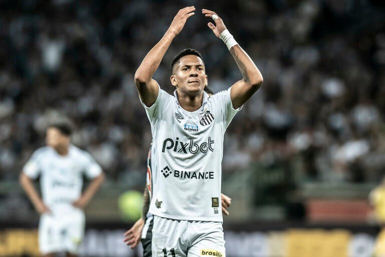 Mesmo com negativa, Flamengo ainda não desiste de Ângelo