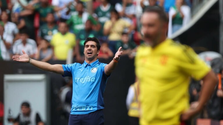 Abel Ferreira é punido com dois jogos de suspensão por cartão vermelho na Supercopa