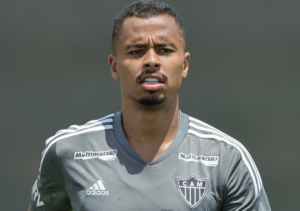 Verdão se aproxima de compra para suprir saída de Danilo