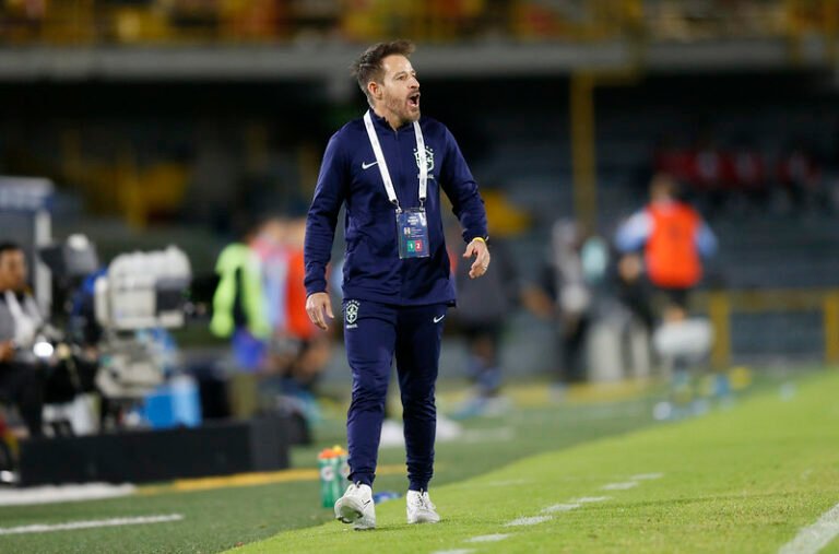 Técnico interino da Seleção Brasileira revela time do coração: “Sempre fui atleticano”
