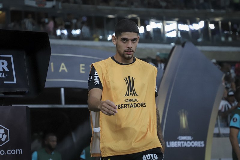Rubens comenta possível saída de Allan e critica vaias a Patrick em jogo da Libertadores
