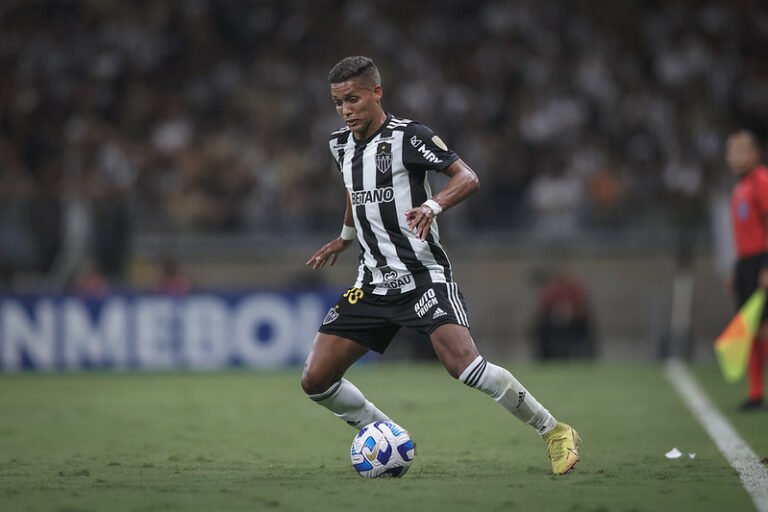 Pedrinho confirma desejo de ficar no Atlético-MG e projeta evolução com Coudet