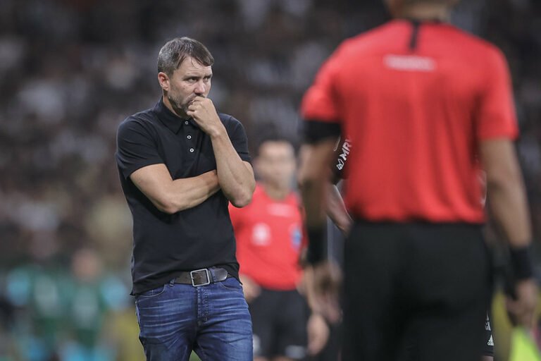 Coudet projeta evolução do time do Atlético e afirma conhecer elenco: “acompanhei alguns jogos em 2021”