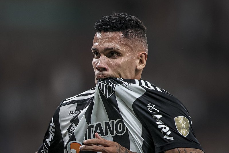 Paulinho exalta festa da torcida atleticana e fala em foco na Libertadores