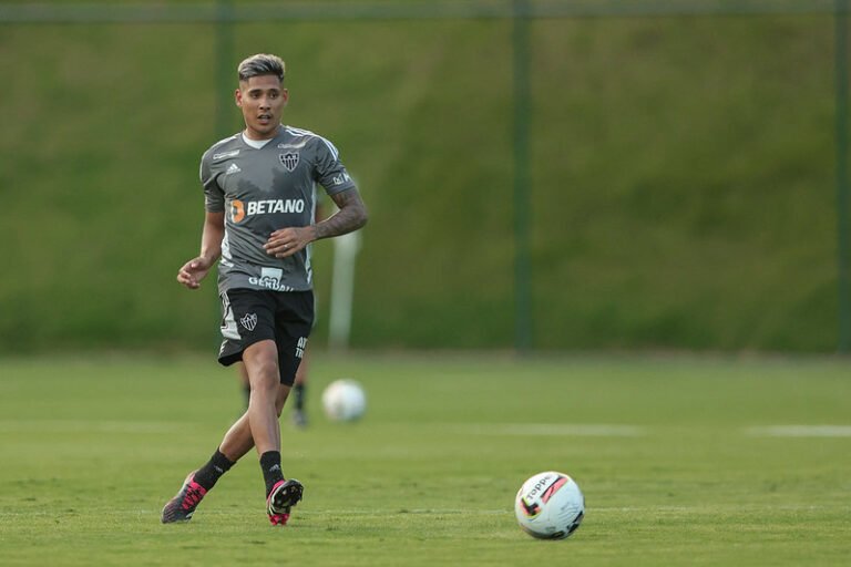 Zaracho volta a treinar com elenco do Atlético-MG e pode ser reforço pela Libertadores