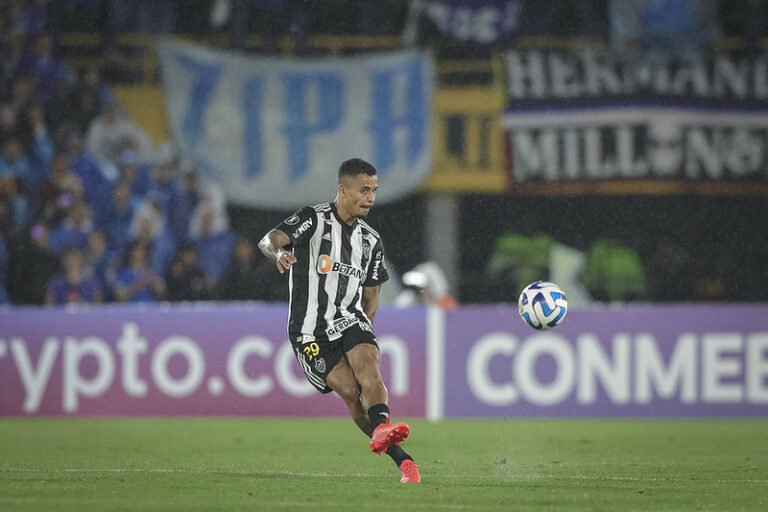 Palmeiras e Atlético-MG marcam reunião para negociar Allan