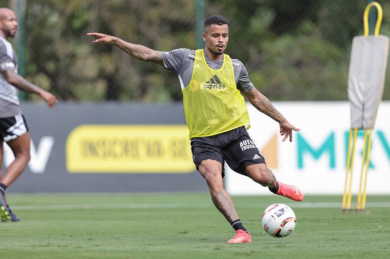 Palmeiras mantém interesse em Allan e pode fazer nova proposta após decisão do Atlético na Libertadores