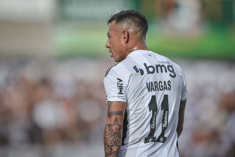 Eduardo Vargas ganha status de inegociável no Atlético-MG