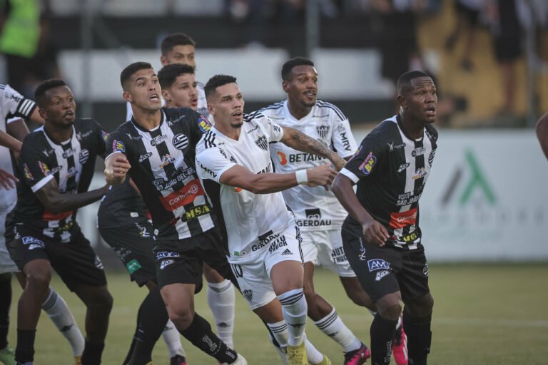 Vitória acerta contratação de volante destaque do Campeonato Mineiro