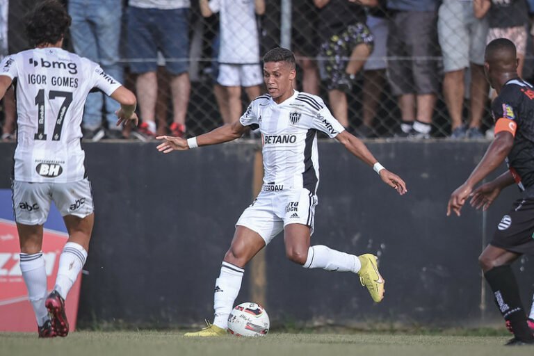 Sem proposta, Pedrinho tem como prioridade seguir no Atlético-MG