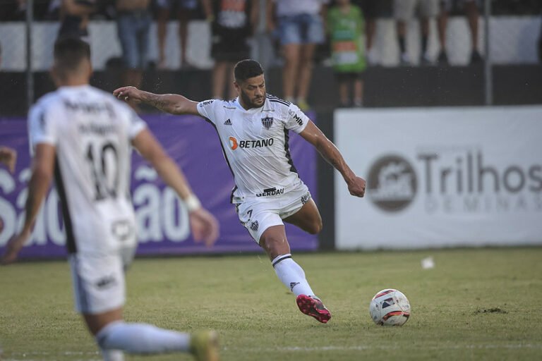 Hulk rebate provocações de Sassá após derrota: “Olha os meus vídeos depois e olha minha história”