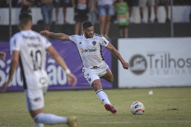 Hulk rebate provocações de Sassá após derrota: “Olha os meus vídeos depois e olha minha história”