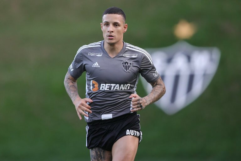 Atlético anuncia renovação com Guilherme Arana até o fim de 2027