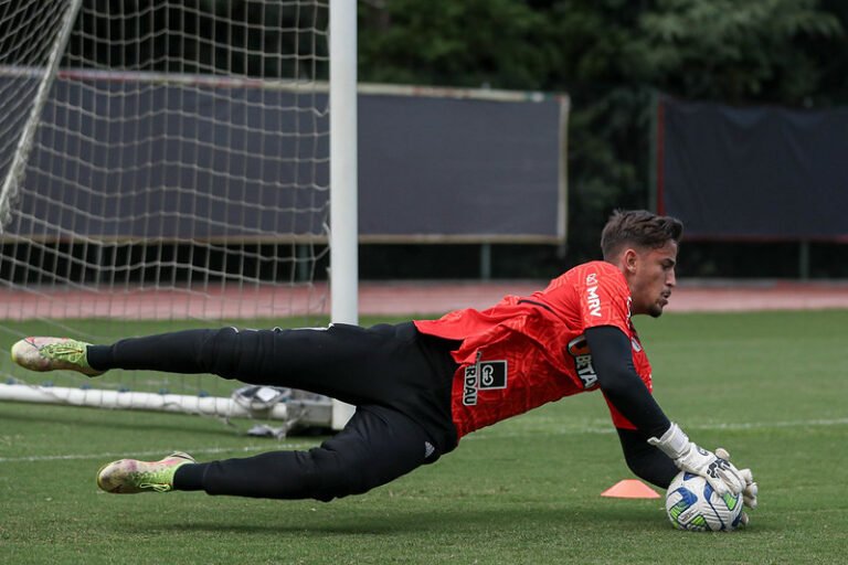 Atlético-MG negocia empréstimo de goleiro ao Coritiba