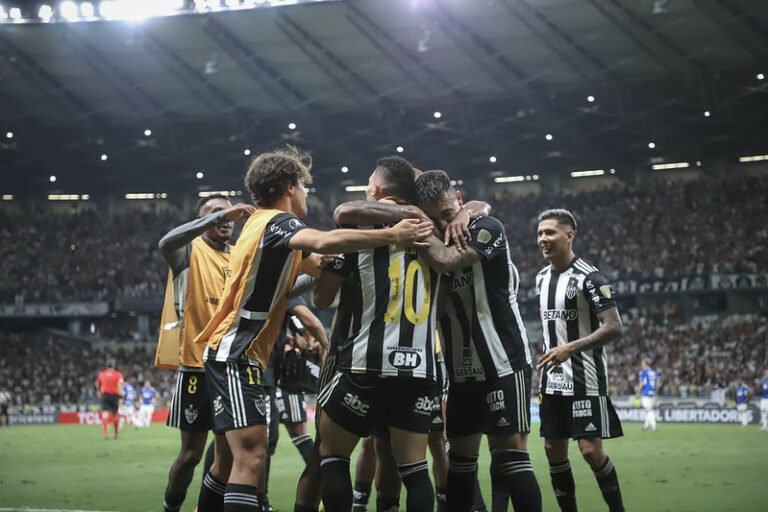 Atlético-MG lidera lista dos clubes que ainda não tiveram jogadores expulsos em 2023 e é um dos com mais cartões amarelos