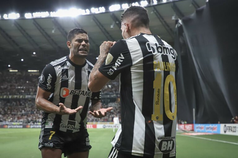 Dupla artilheira, Hulk e Paulinho lideram estatísticas no Atlético-MG