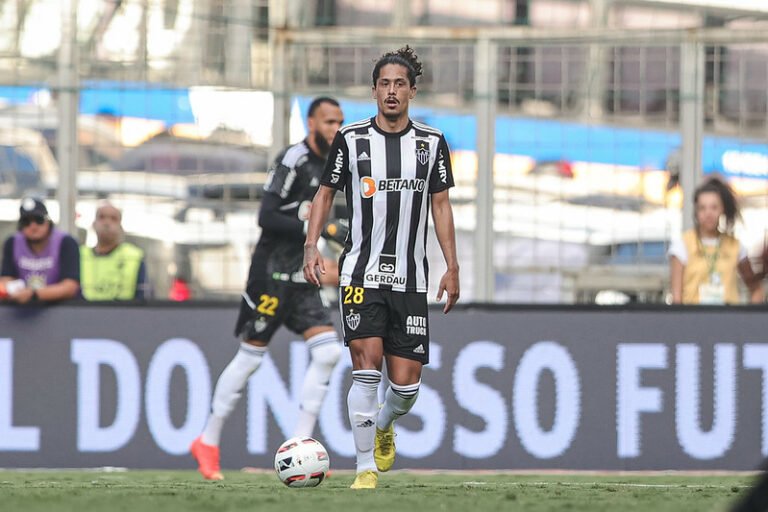 Maurício Lemos chega a quatro jogos seguidos sem cometer falta pelo Atlético-MG