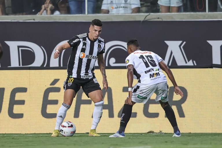 Paulinho elogia Athletic e fala sobre expectativa de adversário para a final do Mineiro