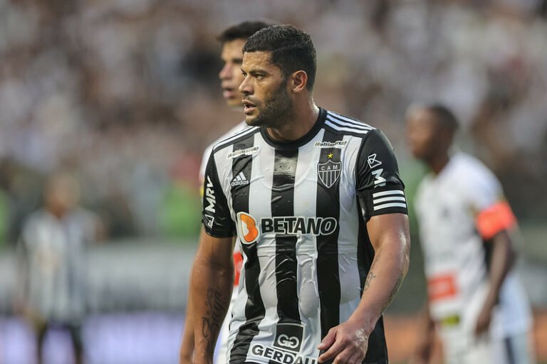 Hulk evita polêmicas e fala sobre foco na Libertadores e final do Campeonato Mineiro